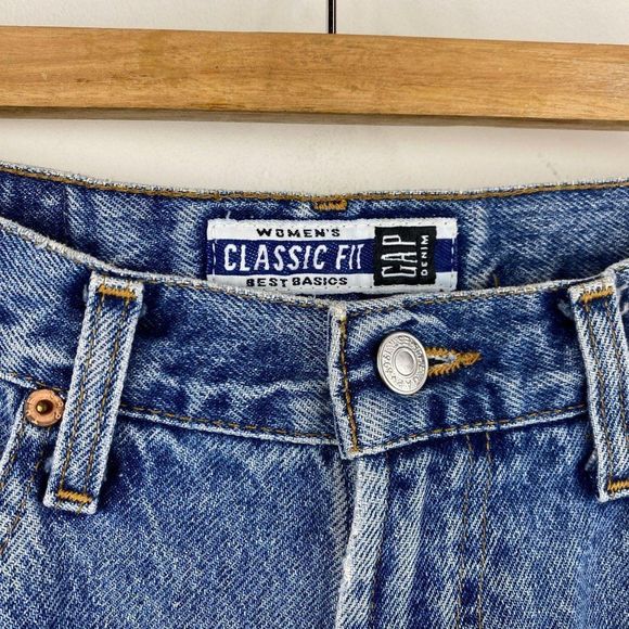 GAP Classic Fit Taper Medium Wash Jeans - Picture 2 of 7